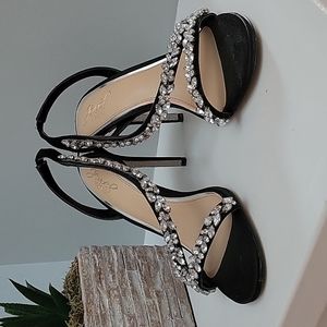 Jewel Badgley Mischka stappy heels
